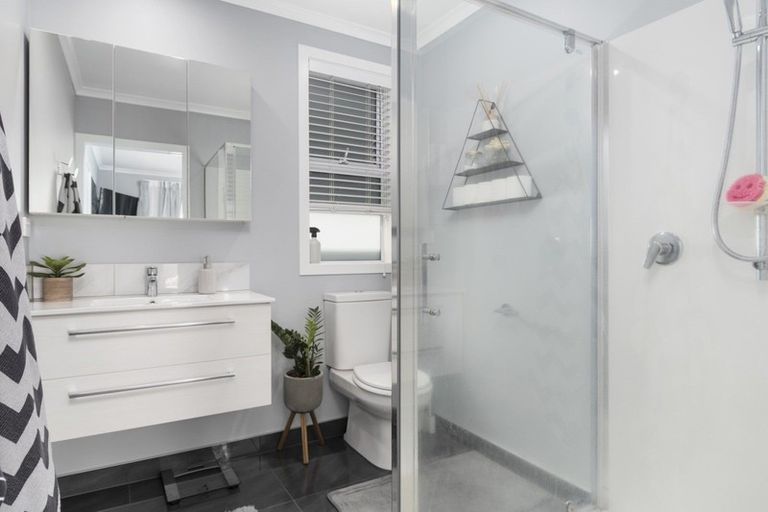 Photo of property in 17 Ballintoy Park Drive, Welcome Bay, Tauranga, 3175