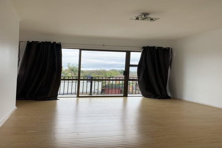 Photo of property in 2/14a Kurnell Drive, Botany Downs, Auckland, 2010