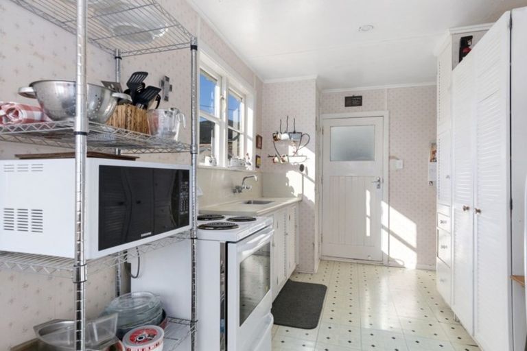 Photo of property in 39 Atiawa Crescent, Waiwhetu, Lower Hutt, 5010