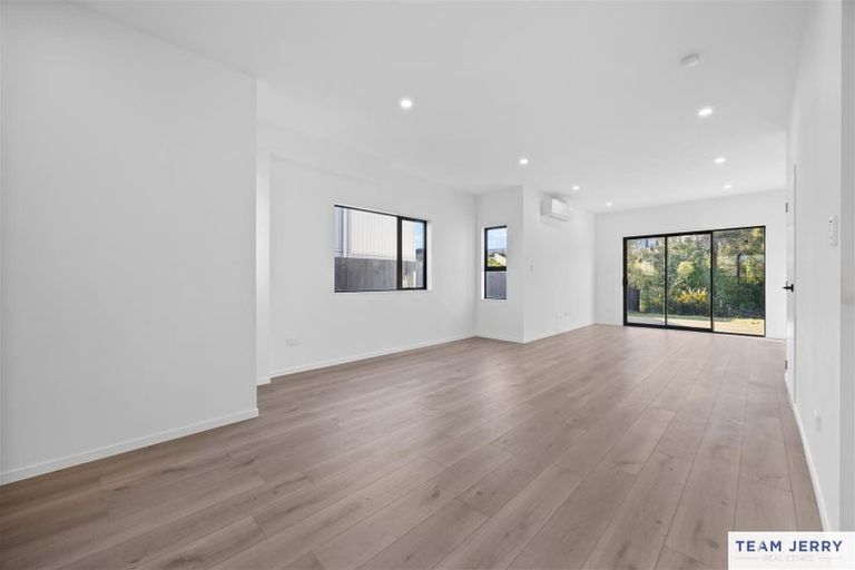 Photo of property in 49b Crestview Rise, Papakura, 2110