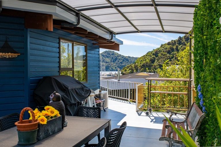 Photo of property in 6 Seaview Crescent, Picton, 7220