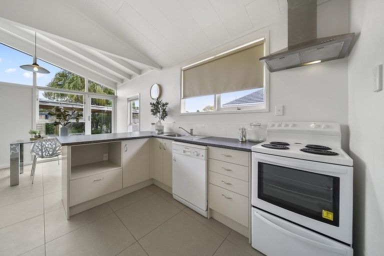Photo of property in 8 Gossamer Drive, Pakuranga Heights, Auckland, 2010
