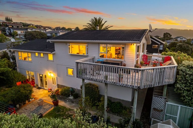 Photo of property in 6 Langwell Place, Papakowhai, Porirua, 5024