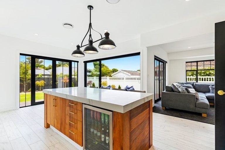 Photo of property in 36 Kahu Road, Fendalton, Christchurch, 8041