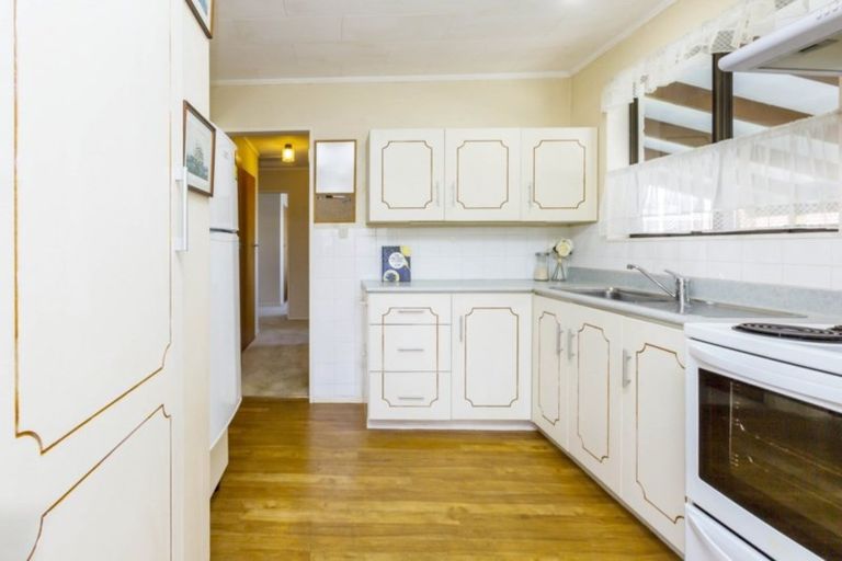 Photo of property in 2/50 Kowhai Avenue, Ebdentown, Upper Hutt, 5018