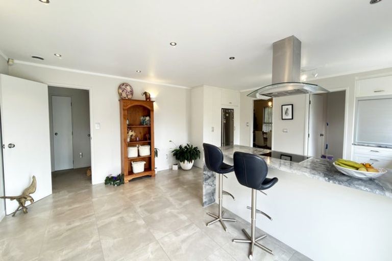 Photo of property in 16 Onetaunga Road, Chatswood, Auckland, 0626