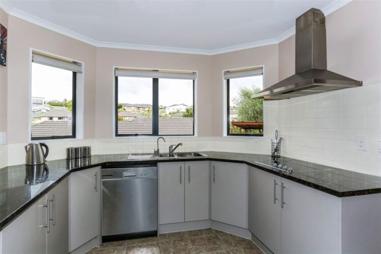 Photo of property in 11 Ina Ville Drive, Pukekohe, 2120