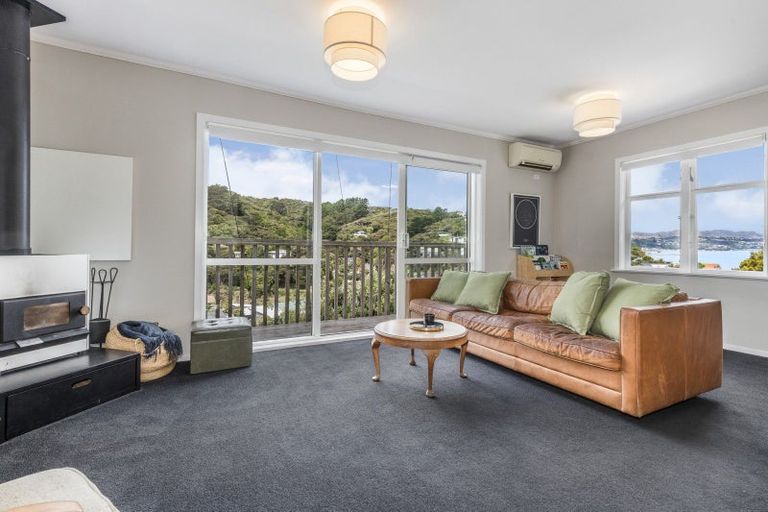Photo of property in 31 Airlie Road, Plimmerton, Porirua, 5026