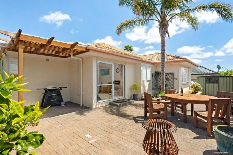 Photo of property in 15 Palmcrest Grove, Highland Park, Auckland, 2010