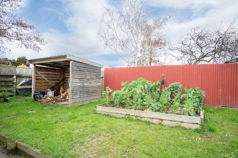 Photo of property in 24 Rhodes Drive, Kelvin Grove, Palmerston North, 4414