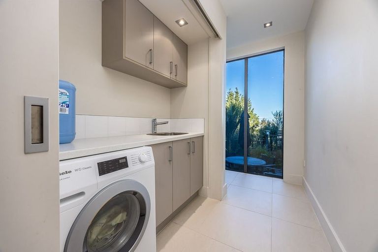 Photo of property in 106 Hillcrest Road, Hatfields Beach, Orewa, 0931