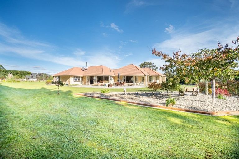 Photo of property in 50 Waicola Drive, Fitzherbert, Palmerston North, 4471