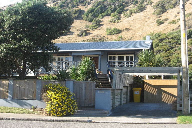 Photo of property in 75 Ames Street, Paekakariki, 5034
