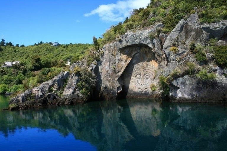 Photo of property in 3 Whakamoenga Point, Acacia Bay, Taupo, 3385