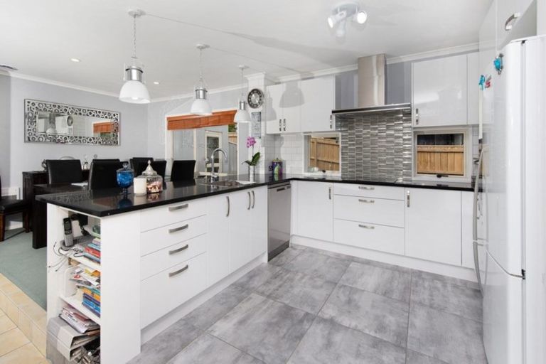 Photo of property in 31 William Gamble Drive, Greenhithe, Auckland, 0632