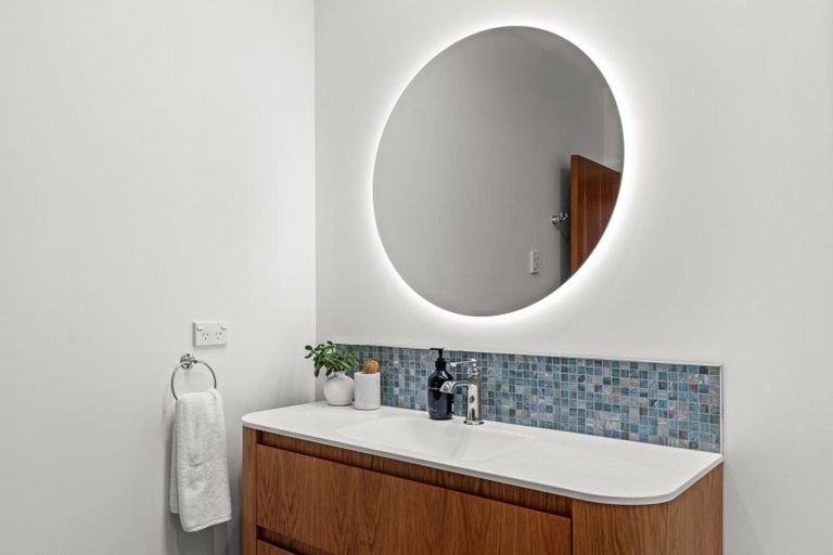 Photo of property in 10 North Terrace, Westshore, Napier, 4110