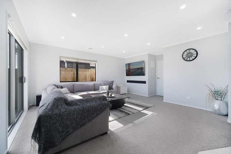 Photo of property in 20 Survila Street, Takanini, 2110