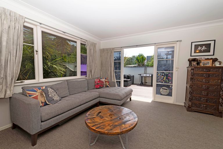 Photo of property in 14 Birdwood Road, Swanson, Auckland, 0612