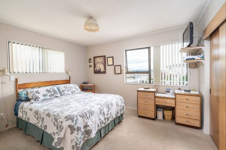 Photo of property in 1 Gladstone Grove, Richmond Heights, Taupo, 3330