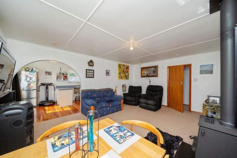 Photo of property in 17 Douglas Street, Hawera, 4610