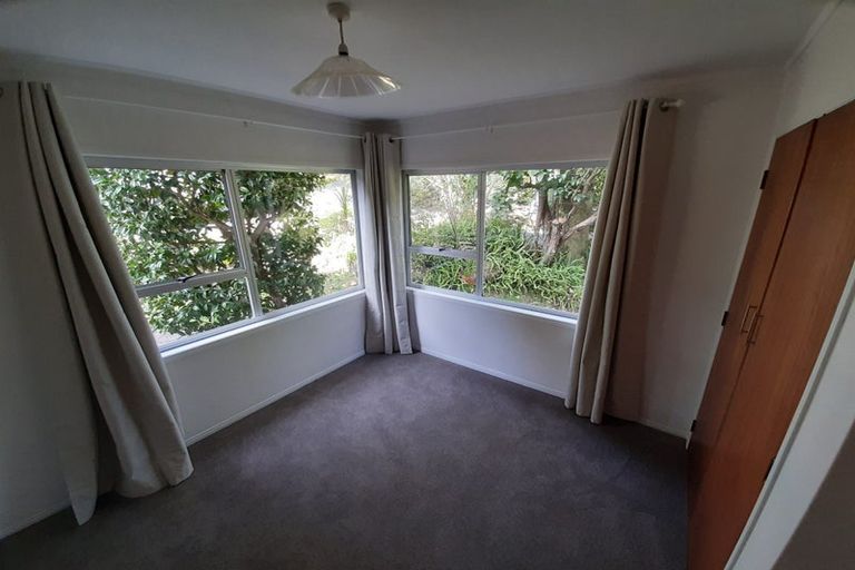 Photo of property in 37 West Lynn Road, Titirangi, Auckland, 0604