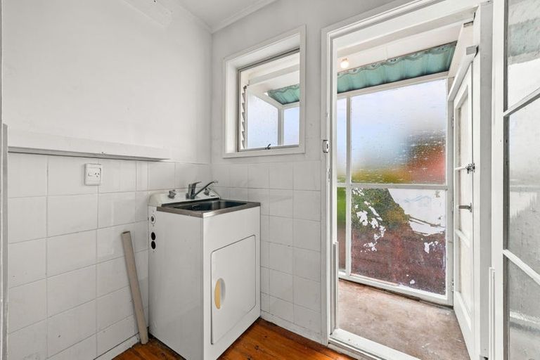Photo of property in 13 Booralee Avenue, Botany Downs, Auckland, 2010