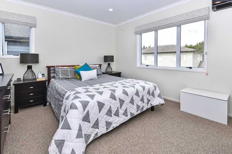Photo of property in 6 Cornwall Place, Karaka, Papakura, 2113