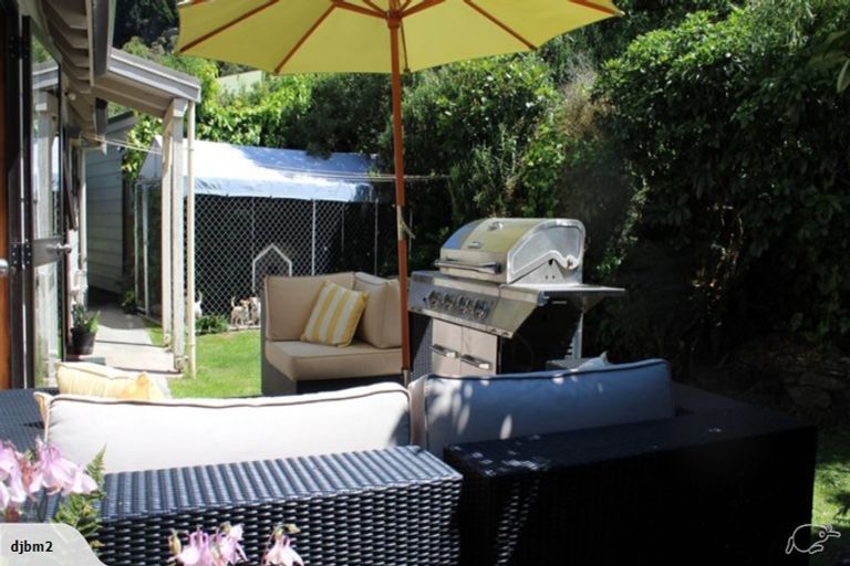 Photo of property in 11 Evergreen Place, Sunshine Bay, Queenstown, 9300