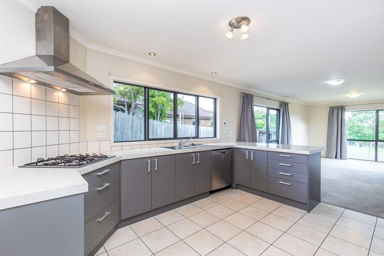 Photo of property in 2 Seamount Drive, Red Beach, 0932