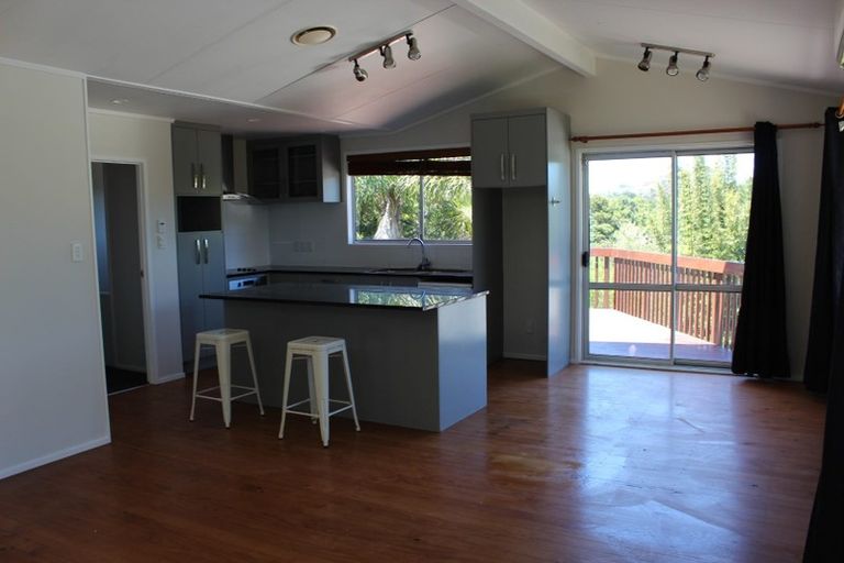 Photo of property in 1/29 Ridgewood Crescent, Birkenhead, Auckland, 0626