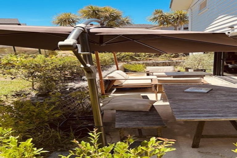 Photo of property in 2 Ravenwood Drive, Forrest Hill, Auckland, 0620