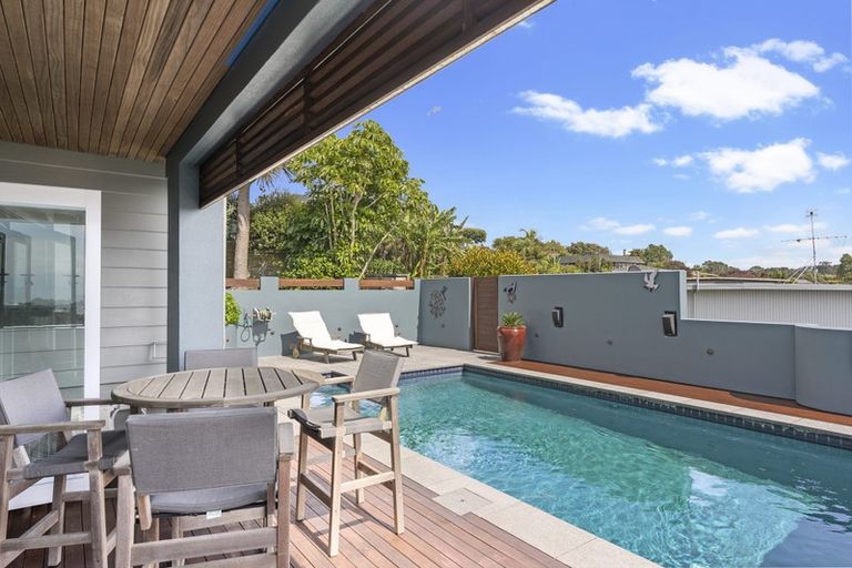 Photo of property in 7 Elizabeth Place, Mairangi Bay, Auckland, 0630