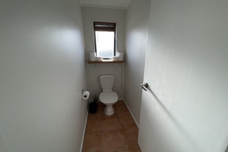 Photo of property in 33 Logan Way, Kelvin Grove, Palmerston North, 4414