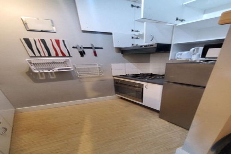 Photo of property in Devonport Apartments, 23/127 Saint Aubyn Street, New Plymouth, 4310