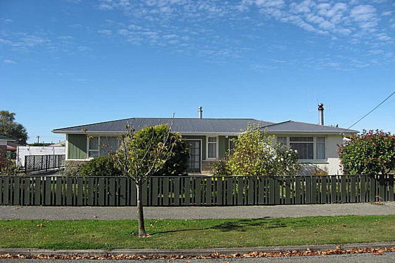 Photo of property in 27 Hughes Street, Waimate, 7924