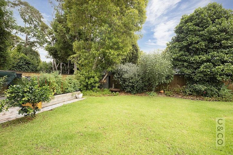 Photo of property in 7 Taupaki Road, Taupaki, Henderson, 0782