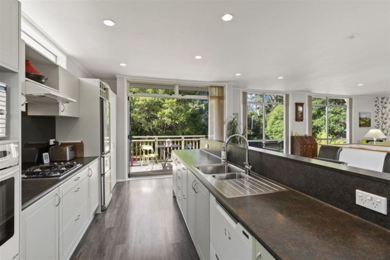 Photo of property in 15 York Road, Titirangi, Auckland, 0604