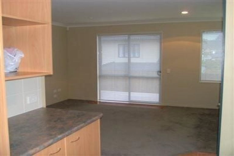 Photo of property in 24 Toledo Avenue, Henderson, Auckland, 0612