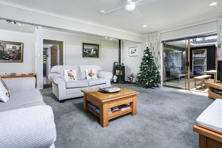 Photo of property in 4 King Richard Place, Browns Bay, Auckland, 0630