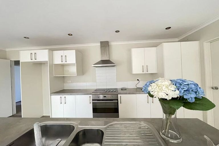 Photo of property in 17 Bonny Crescent, Massey, Auckland, 0614