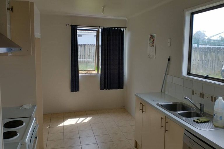 Photo of property in 16 Massine Place, Randwick Park, Auckland, 2105