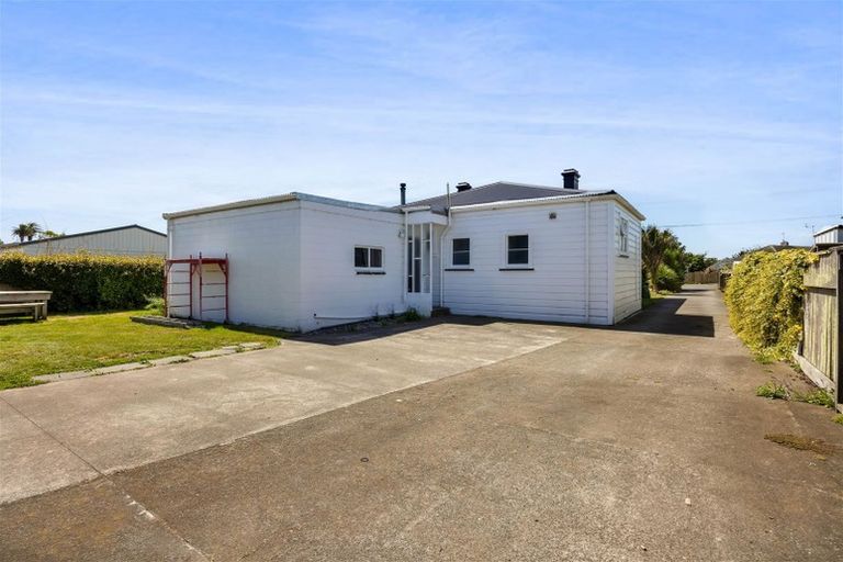 Photo of property in 211 South Road, Hawera, 4610