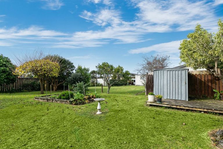 Photo of property in 175 Waimumu Road, Massey, Auckland, 0614