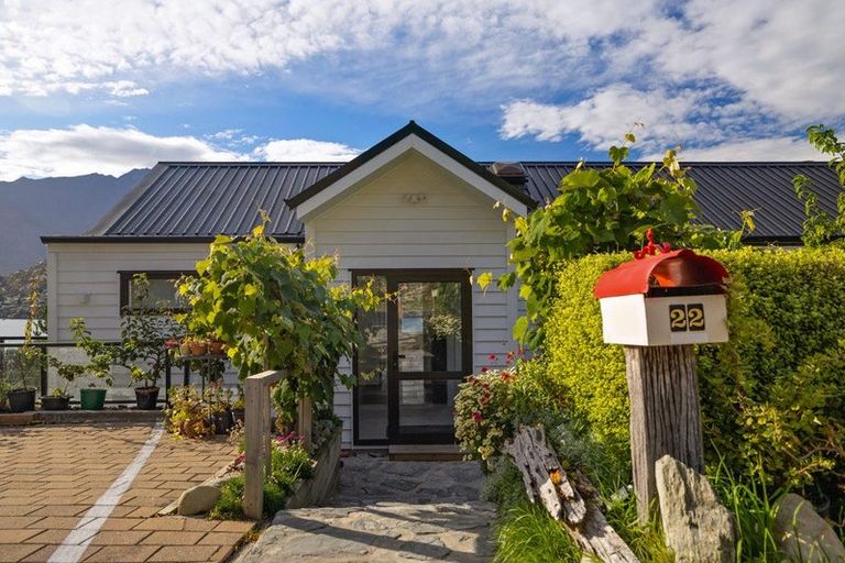 Photo of property in 22 Golden Terrace, Queenstown, 9300