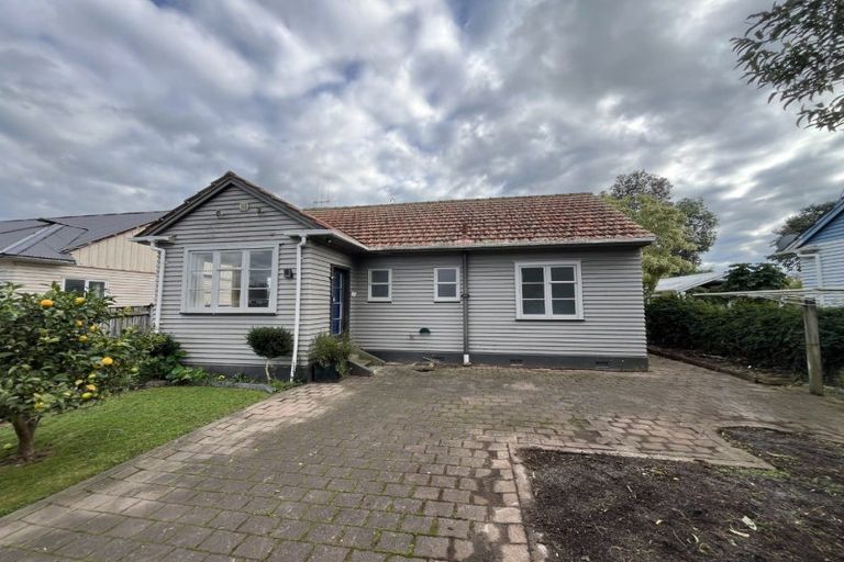 Photo of property in 220 College Street, West End, Palmerston North, 4412