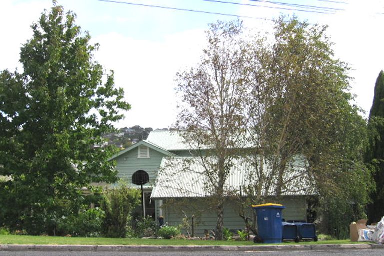 Photo of property in 2/10a Penning Road, Castor Bay, Auckland, 0620