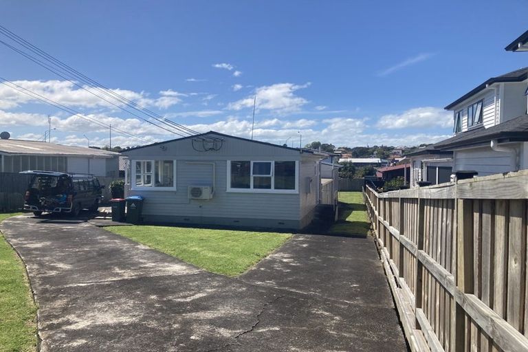 Photo of property in 15 Stamford Park Road, Mount Roskill, Auckland, 1041
