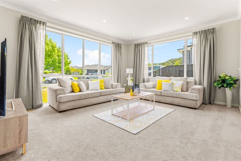 Photo of property in 6 Coote Way, Kumeu, 0810