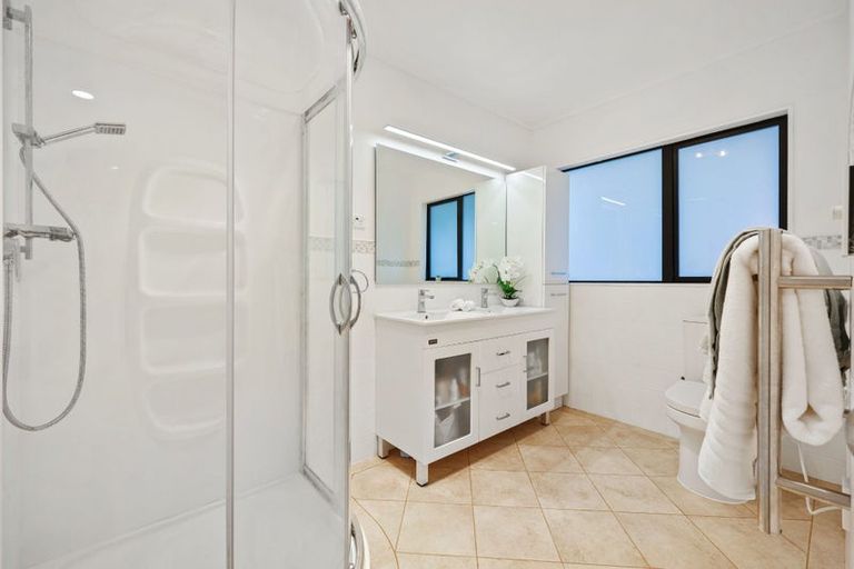 Photo of property in 1/14 Kells Place, Botany Downs, Auckland, 2010