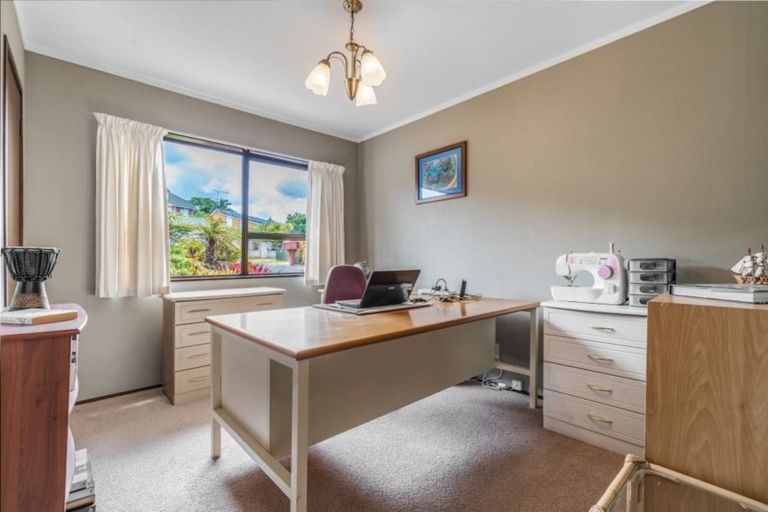 Photo of property in 134 Chelsea View Drive, Chatswood, Auckland, 0626